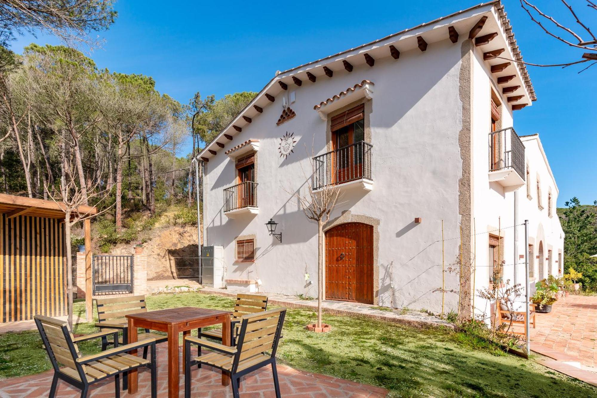 La Terraza - Grosszuegiges Appartment In Katalanischer Masia Sant Iscle De Vallalta Luaran gambar